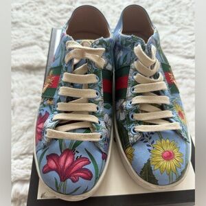 Floral Gucci women’s sneakers .
